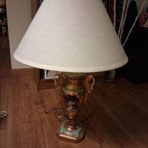 This is a vintage from france "Le Mieux" Table Lamp.